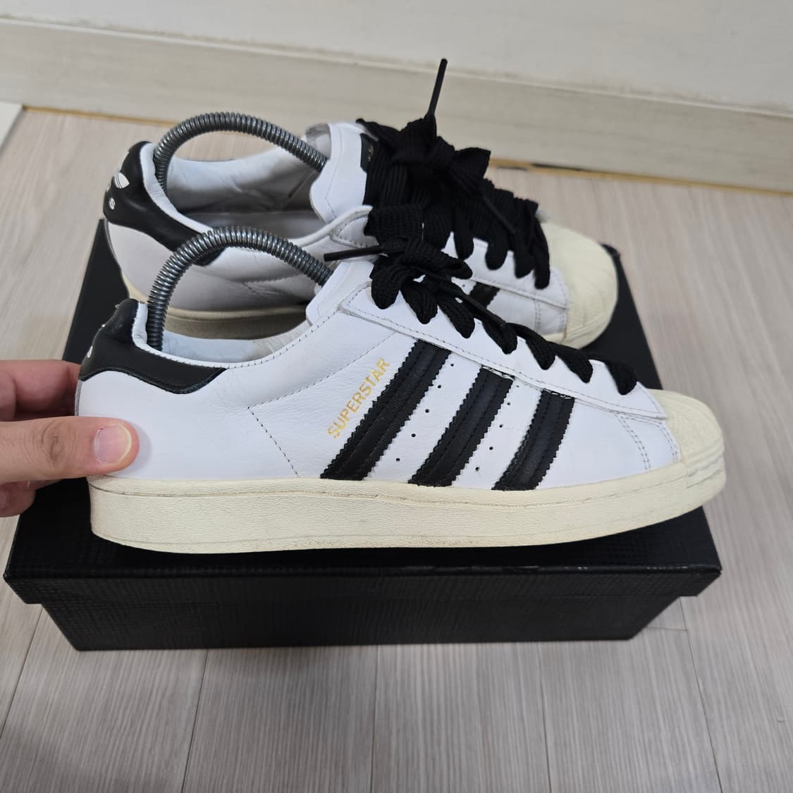 255 아디다스 슈퍼스타 레이스리스 흰검 상품이미지7