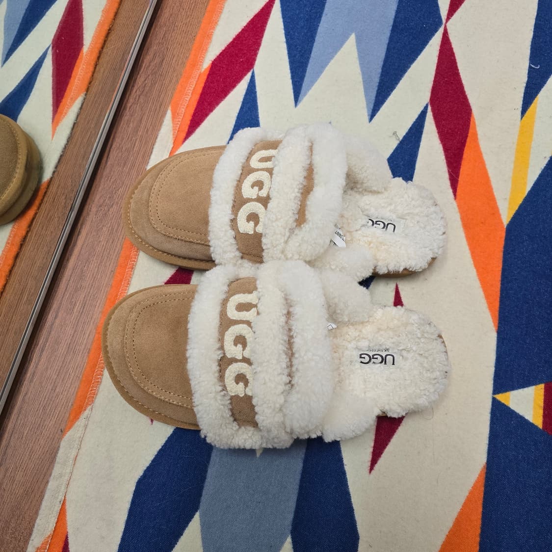 UGG 어그 슬리퍼 브라운 상품이미지2