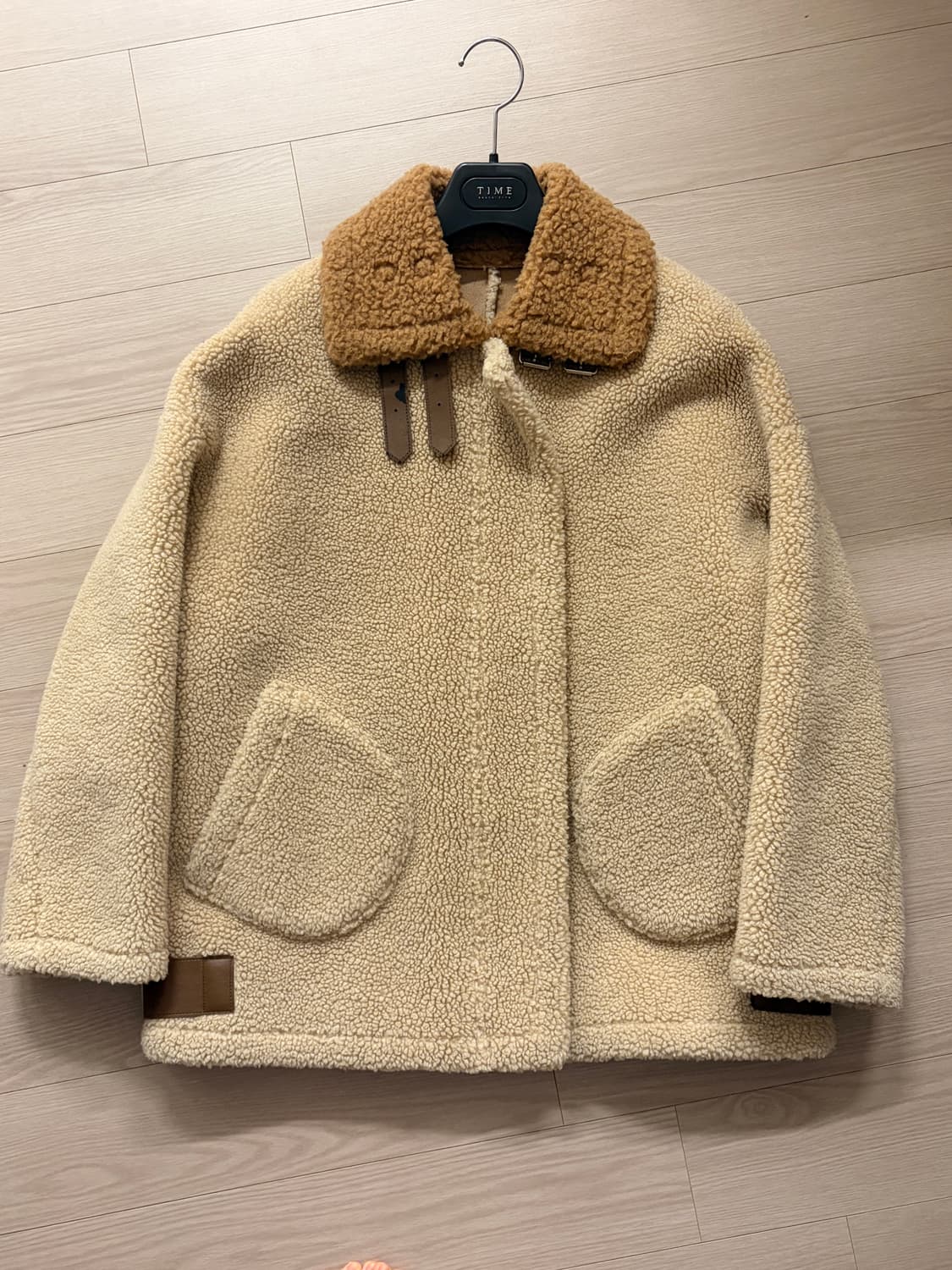 톰보이 스튜디오 무스탕 양털 자켓 상품이미지1