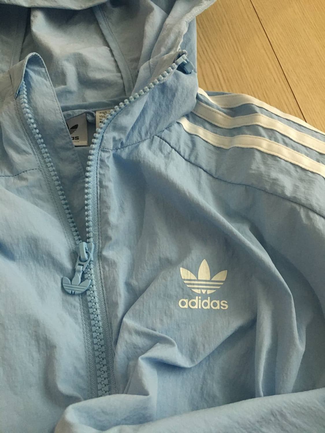 아디다스 시나모롤 윈드브레이크 바람막이 후드 핀터깔 스카이블루 상품이미지2