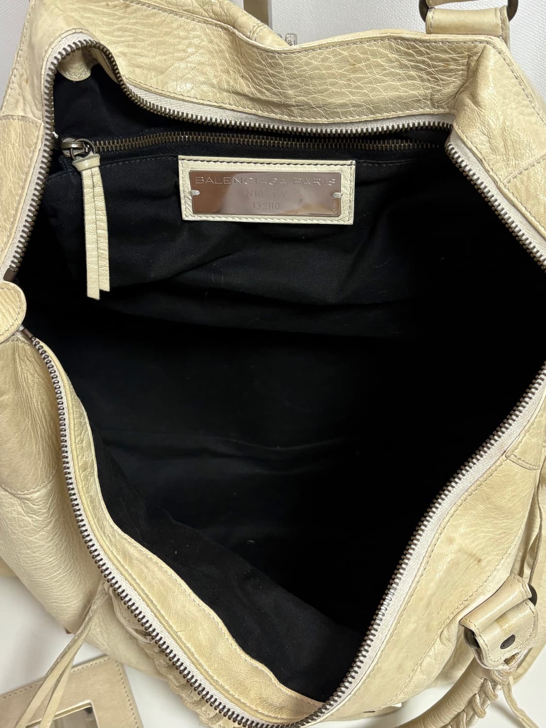 발렌시아가 워크 모터백 아이보리 상품이미지8