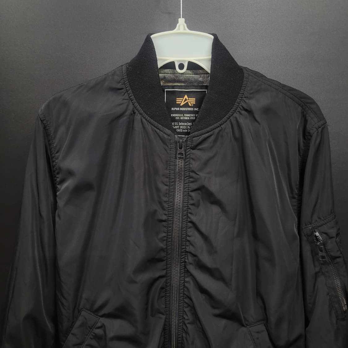 Alpha Industries

알파인더스트리 블랙 Ma-1 블루종  상품이미지2