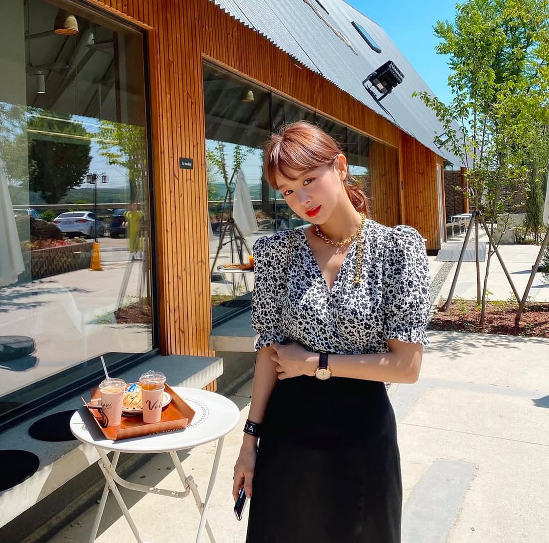 새상품 ) 임블리 플로랄 블라우스 상품이미지1