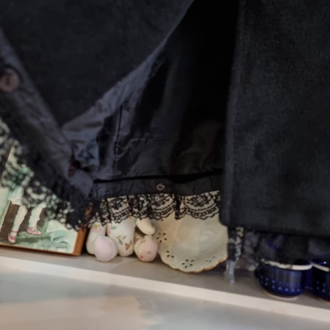 Liz Lisa(리즈리사) 로즈 라벨 블랙 퍼 코트 상품이미지4