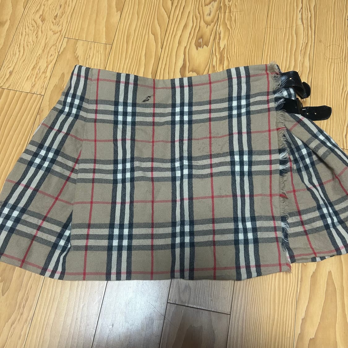 버버리 플리츠 버클 랩 스커트  상품이미지2