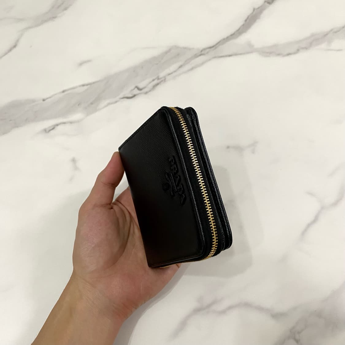 프라다 사피아노 블랙 로고 지퍼 반지갑 정품 상품이미지4