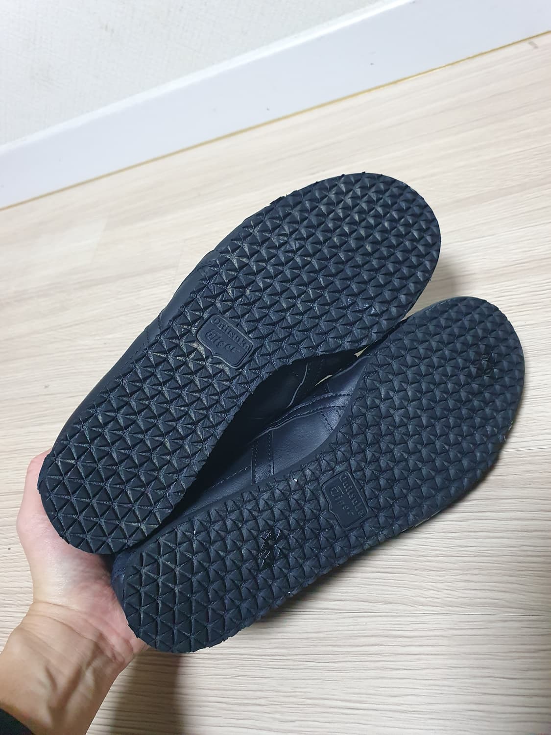 오니츠카타이거 멕시코66 블랙 레더 스니커즈 270 상품이미지7