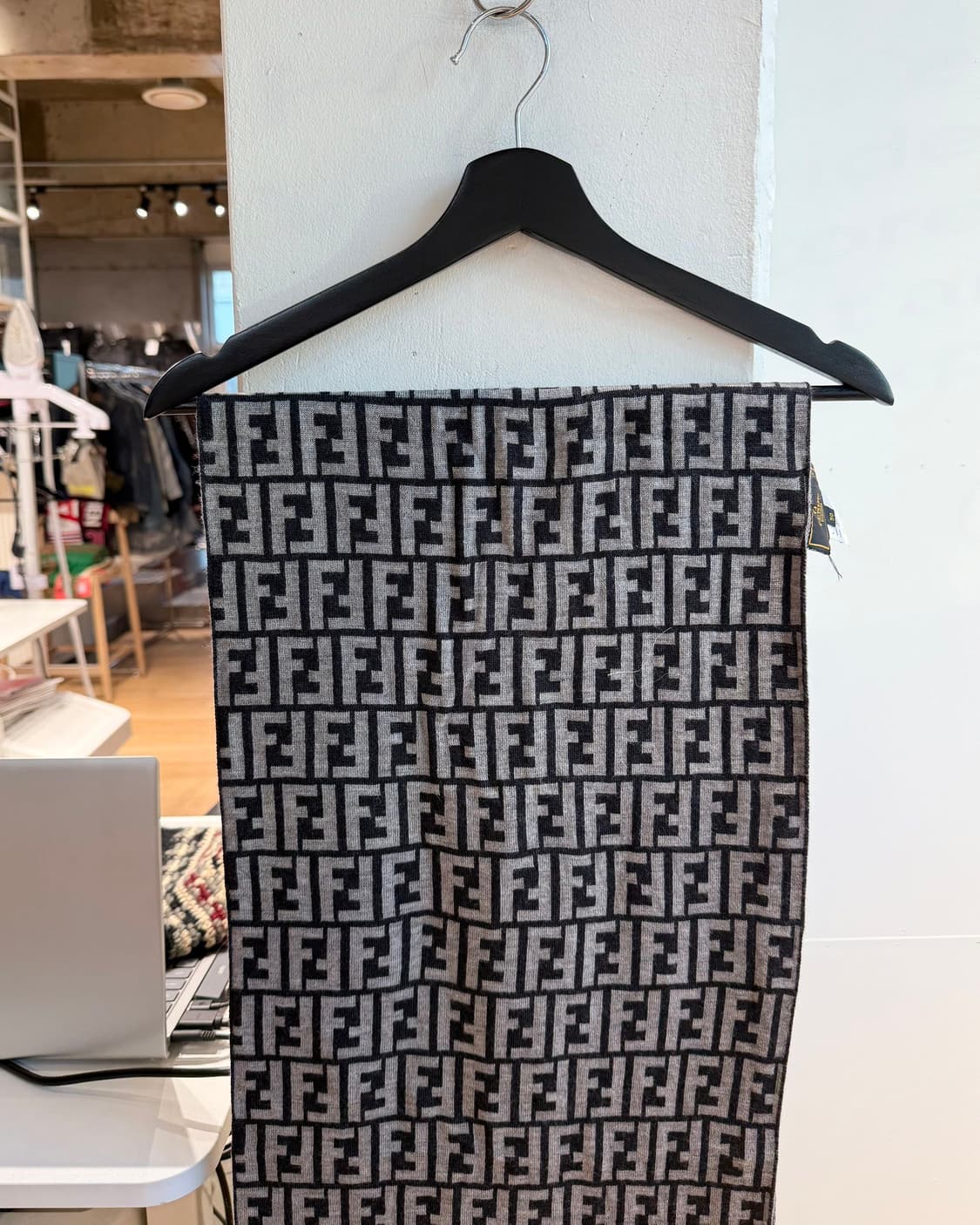 펜디 블랙 주카 머플러  상품이미지3