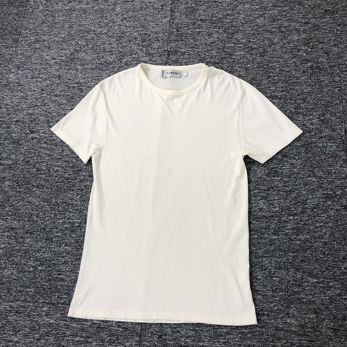 베르사체 정품 머슬핏 플리츠 반팔 화이트 상품이미지5