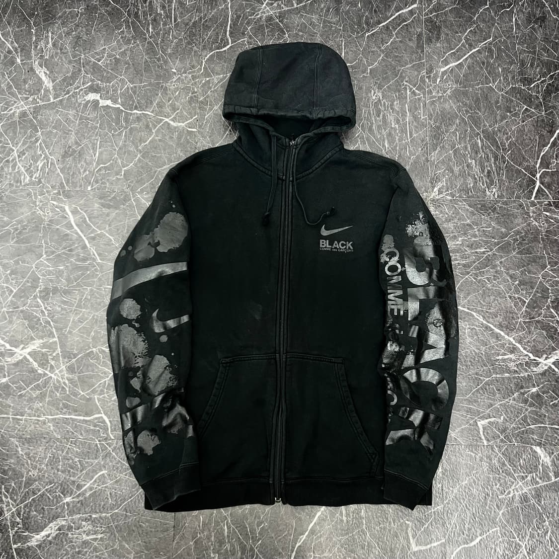 나이키 x 꼼데가르송 블랙 18aw 11주년 프린팅 후드집업 상품이미지1