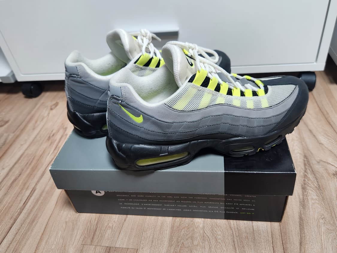 나이키(Nike) 에어맥스 95 OG 네온 2020 285사이즈 상품이미지3