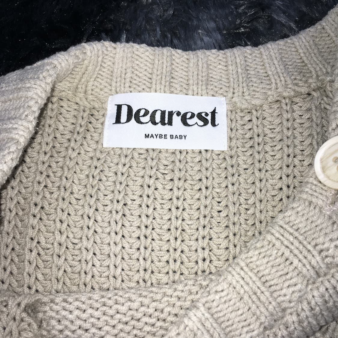 투티/0321 DEAREST 오프숄더 니트 오픈버튼 플레어 모리걸 러블리 상품이미지5