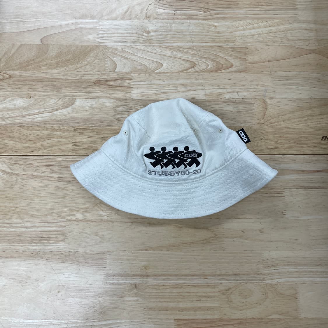 스투시 꼼데가르송 화이트 버킷햇 S 상품이미지1