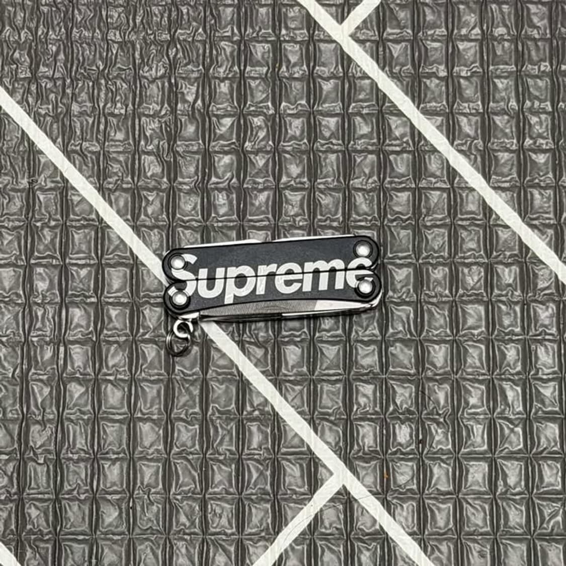 슈프림 레더맨 멀티툴 블랙 상품이미지1