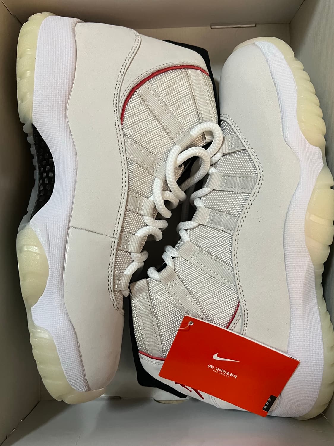 조던 11 레트로 플래티넘 틴트 270 상품이미지1