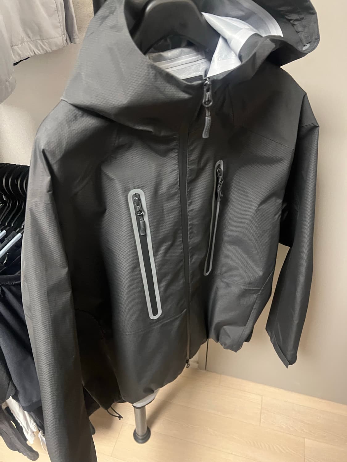 유니폼브릿지 > 3layer light hood jacket black 상품이미지1