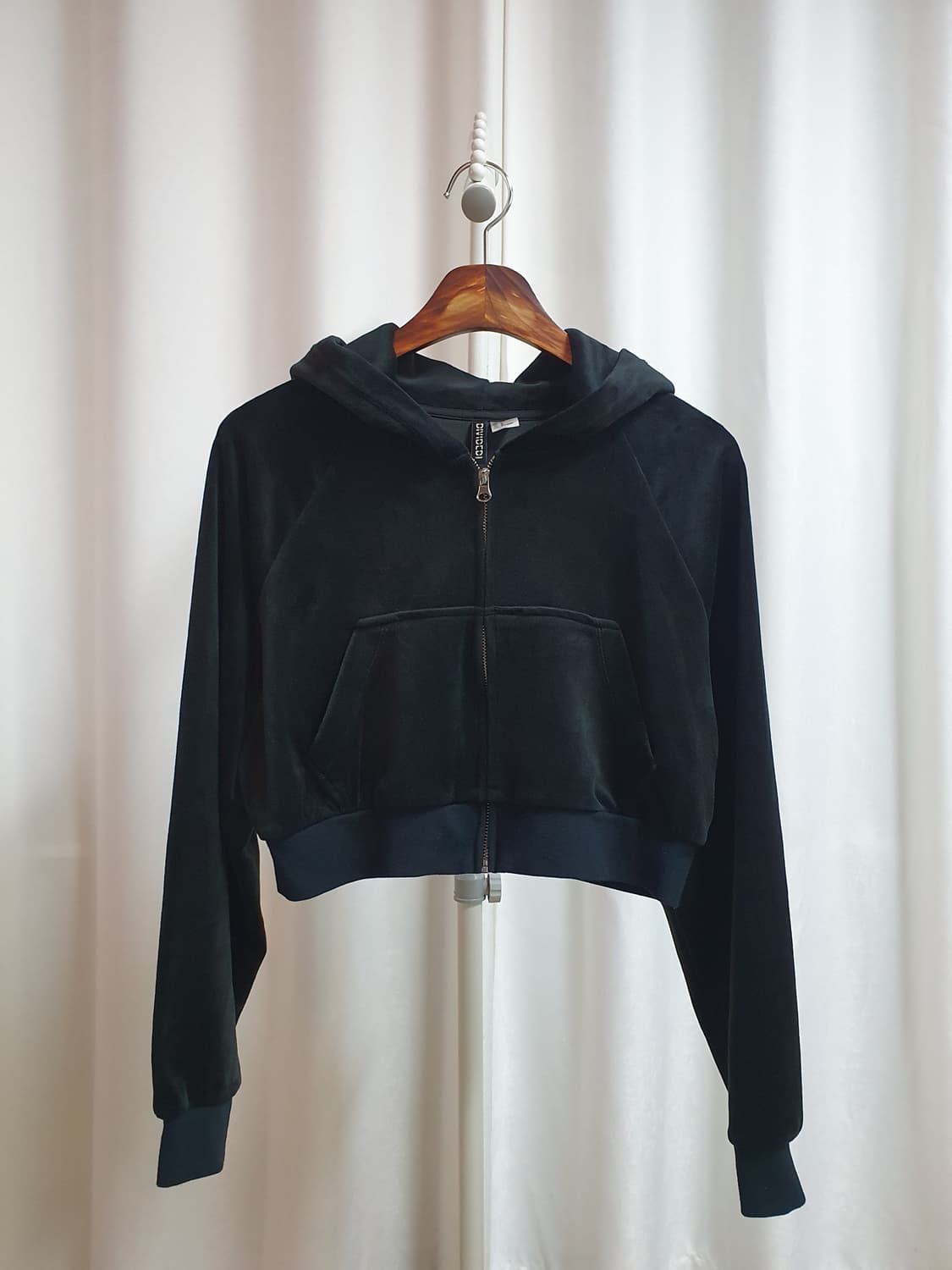 H&M 큐빅 벨벳 숏 후드집업 상품이미지2