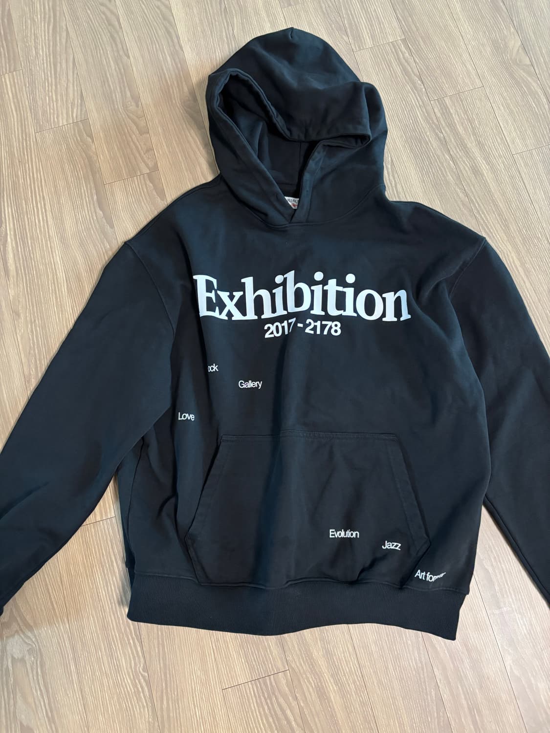 EXHIBITION GRAPHIC HOODIE (BLACK) 상품이미지3
