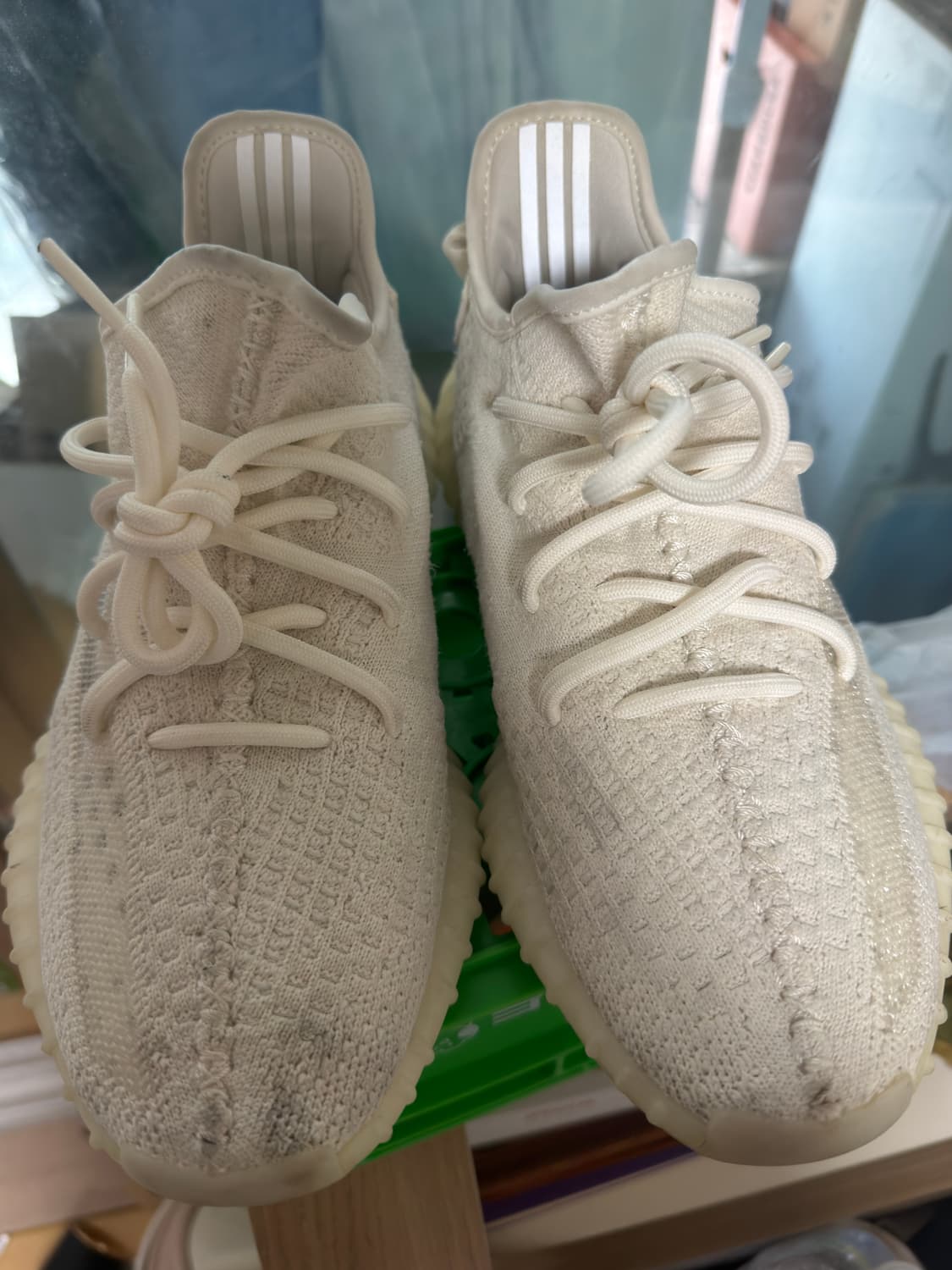 이지부스트 350 본 화이트 260 상품이미지1