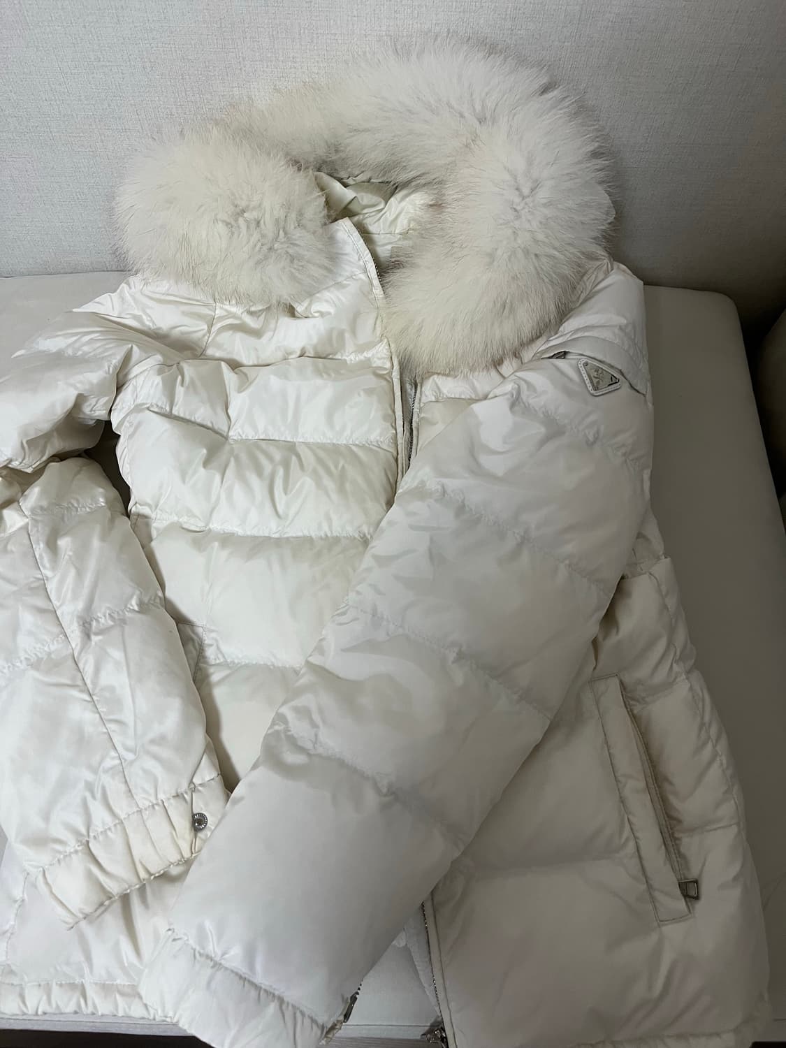 프라다 여성 폭스퍼 패딩 화이트 42 상품이미지1