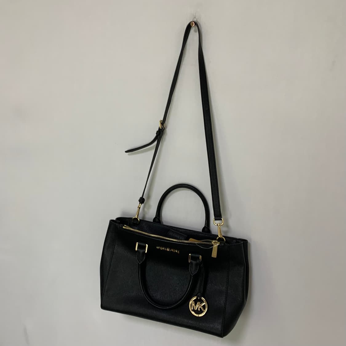마이클코어스 블랙 레더 금장 숄더 스트랩 토트백 빈티지 가방 상품이미지5