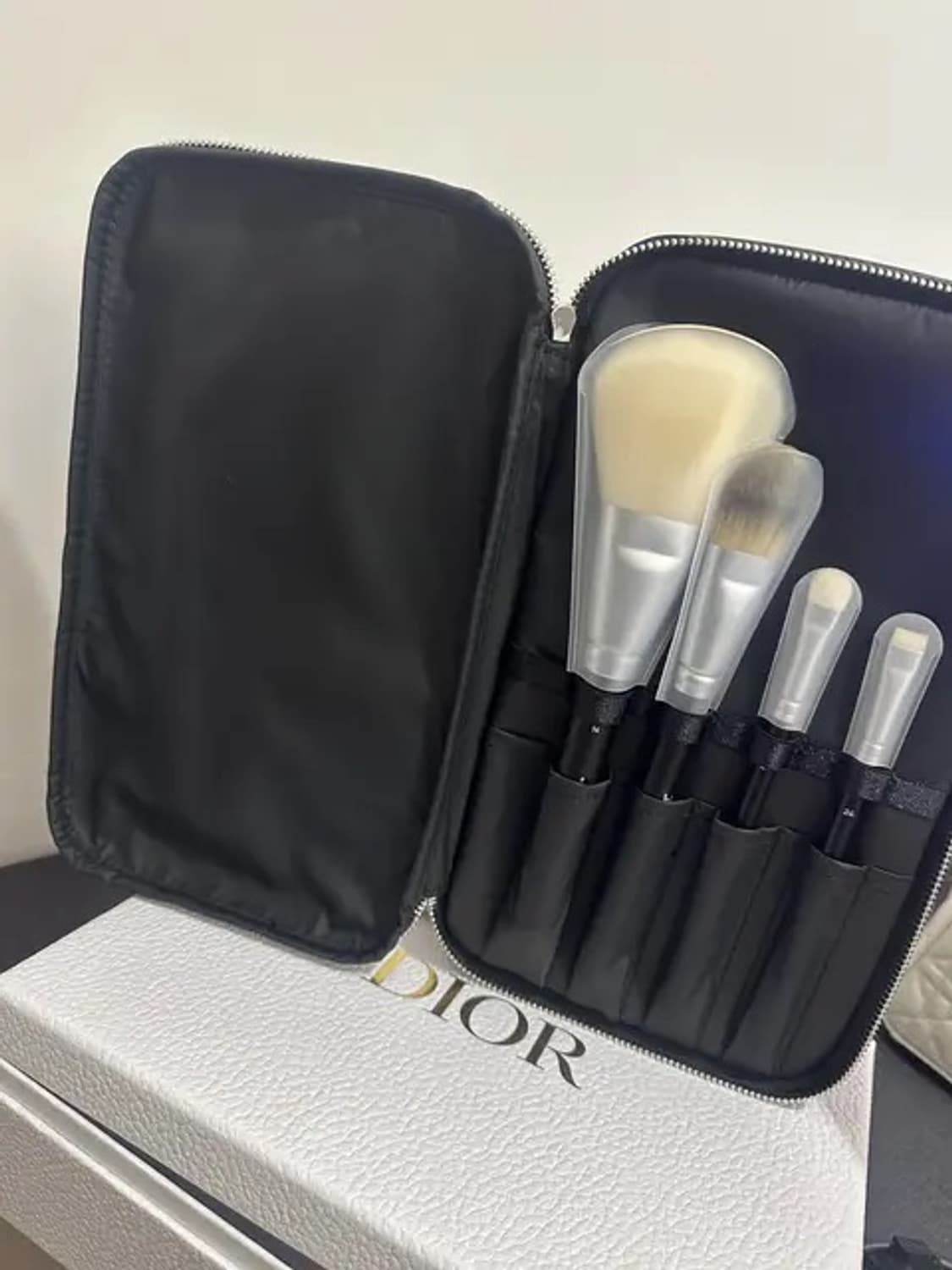 디올 브러쉬4종 선물세트 (2단파우치포함) 상품이미지2