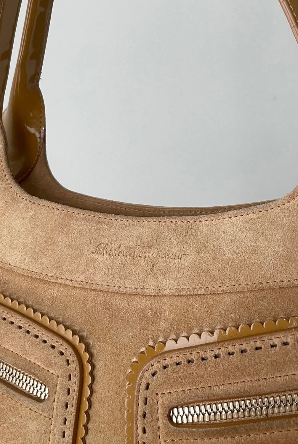 페레가모 스웨이드 핸드백 상품이미지2