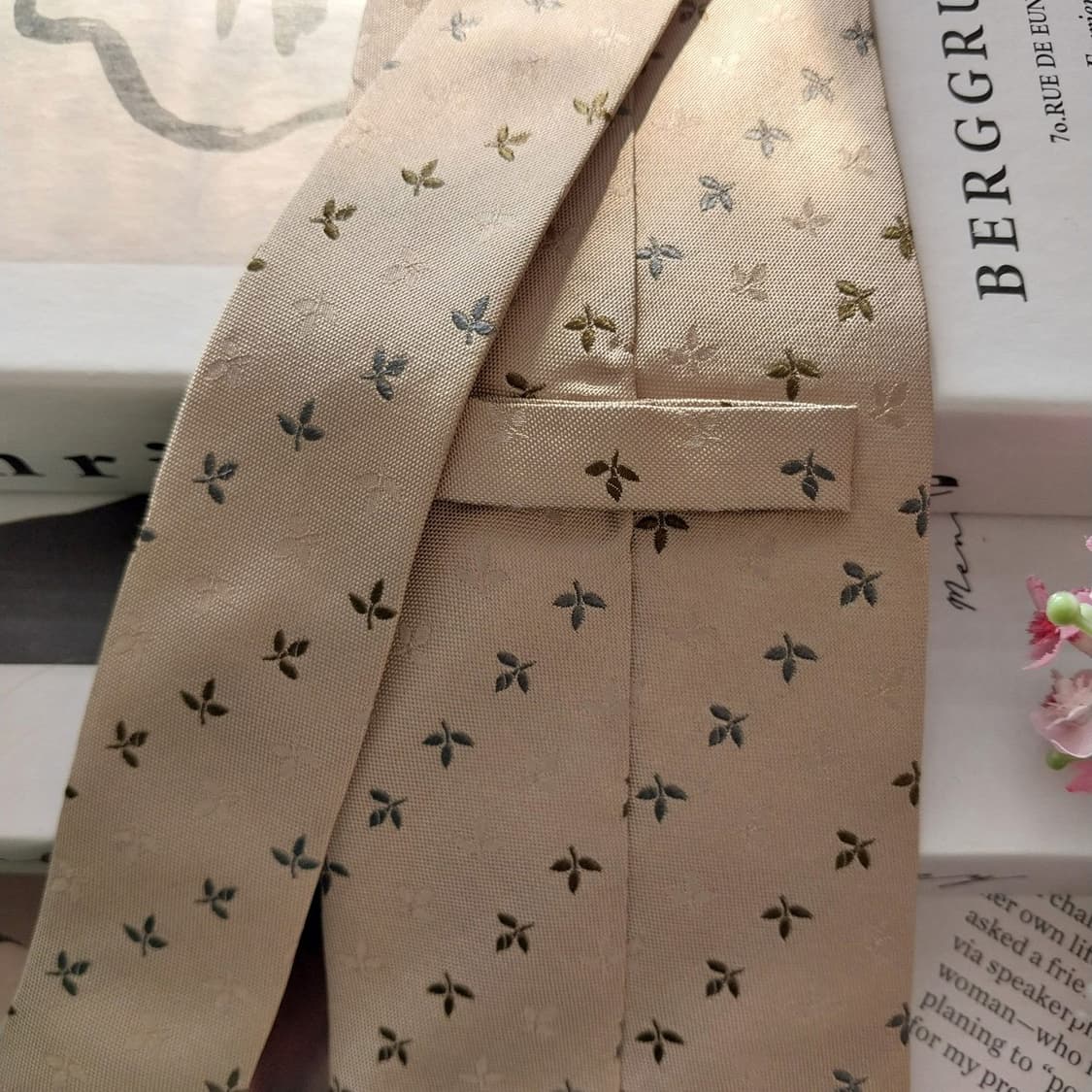 아이그너 실크 진베이지 나뭇잎 자수 넥타이 9.1cm A+등급 K1412 상품이미지6