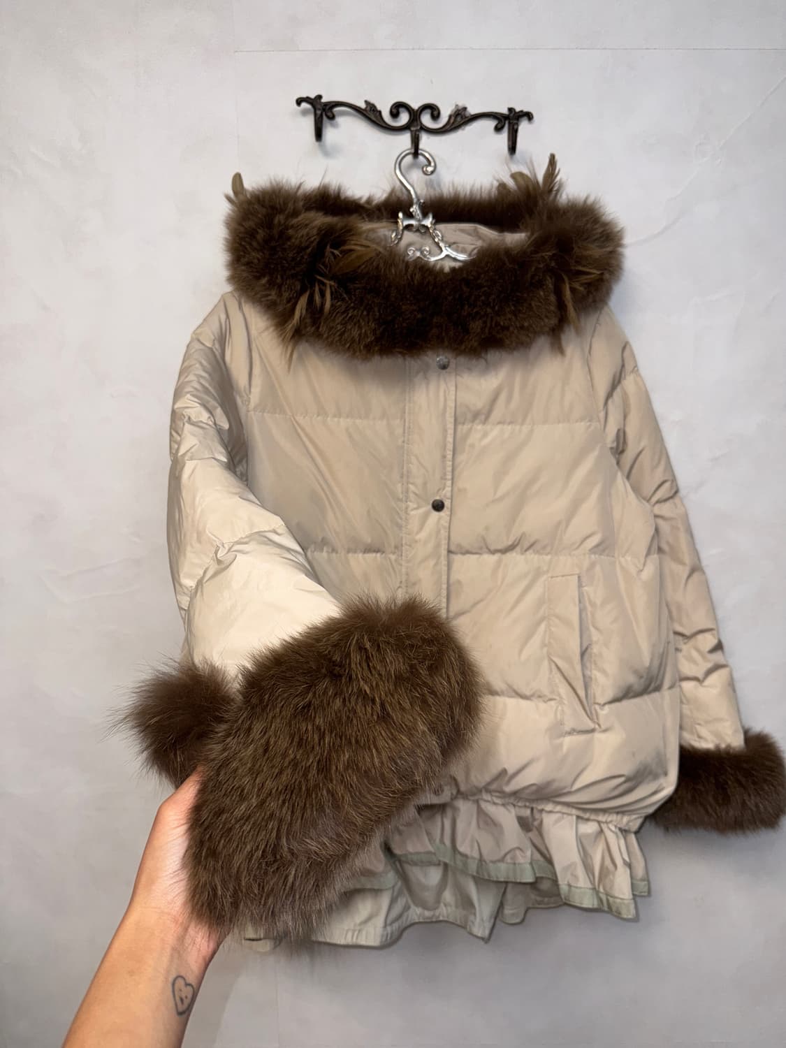 Beige fur trimming frill detail hood 패딩 상품이미지2