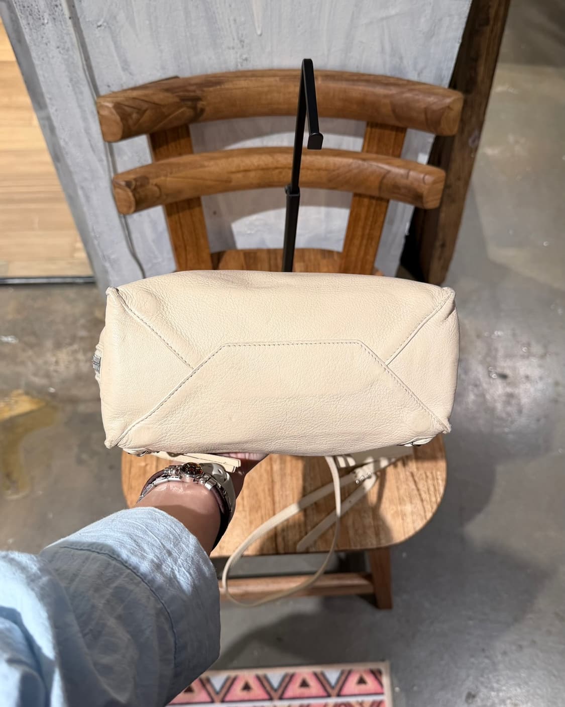 발렌시아가 아이보리 파피에르 a6 토트백 상품이미지7