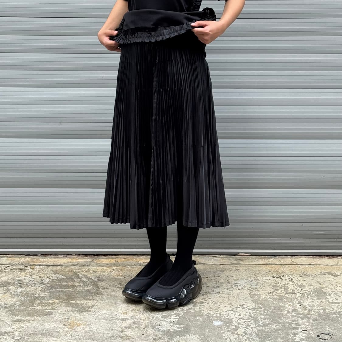 Deformed Pleated Black Skirt 상품이미지8