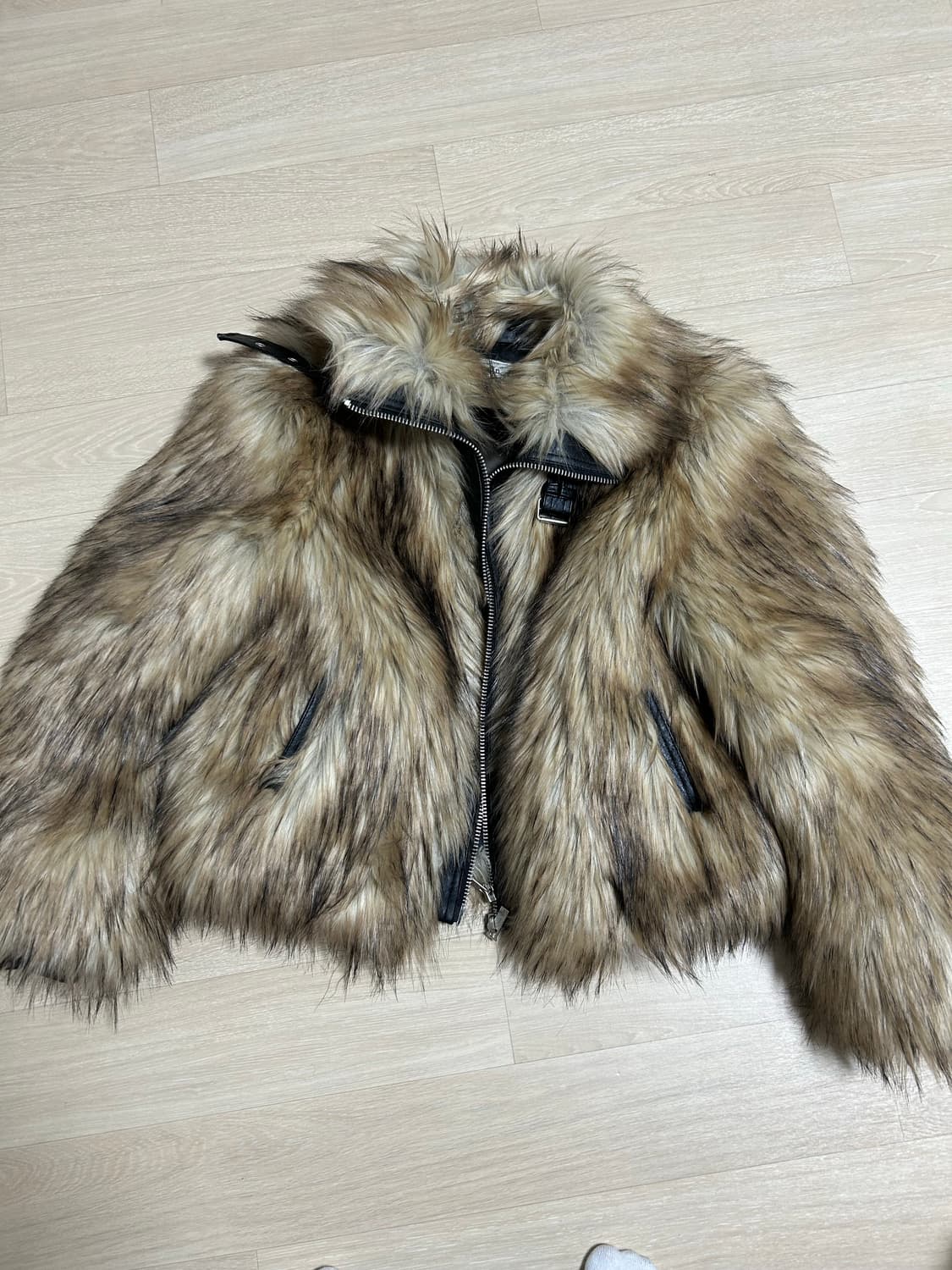 마뗑킴 넥버클 크롭 퍼자켓 베이지 상품이미지3