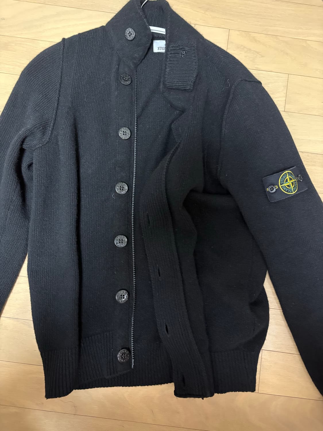 스톤 아일랜드 니트 버튼 집업 23fw s사이즈 상품이미지1
