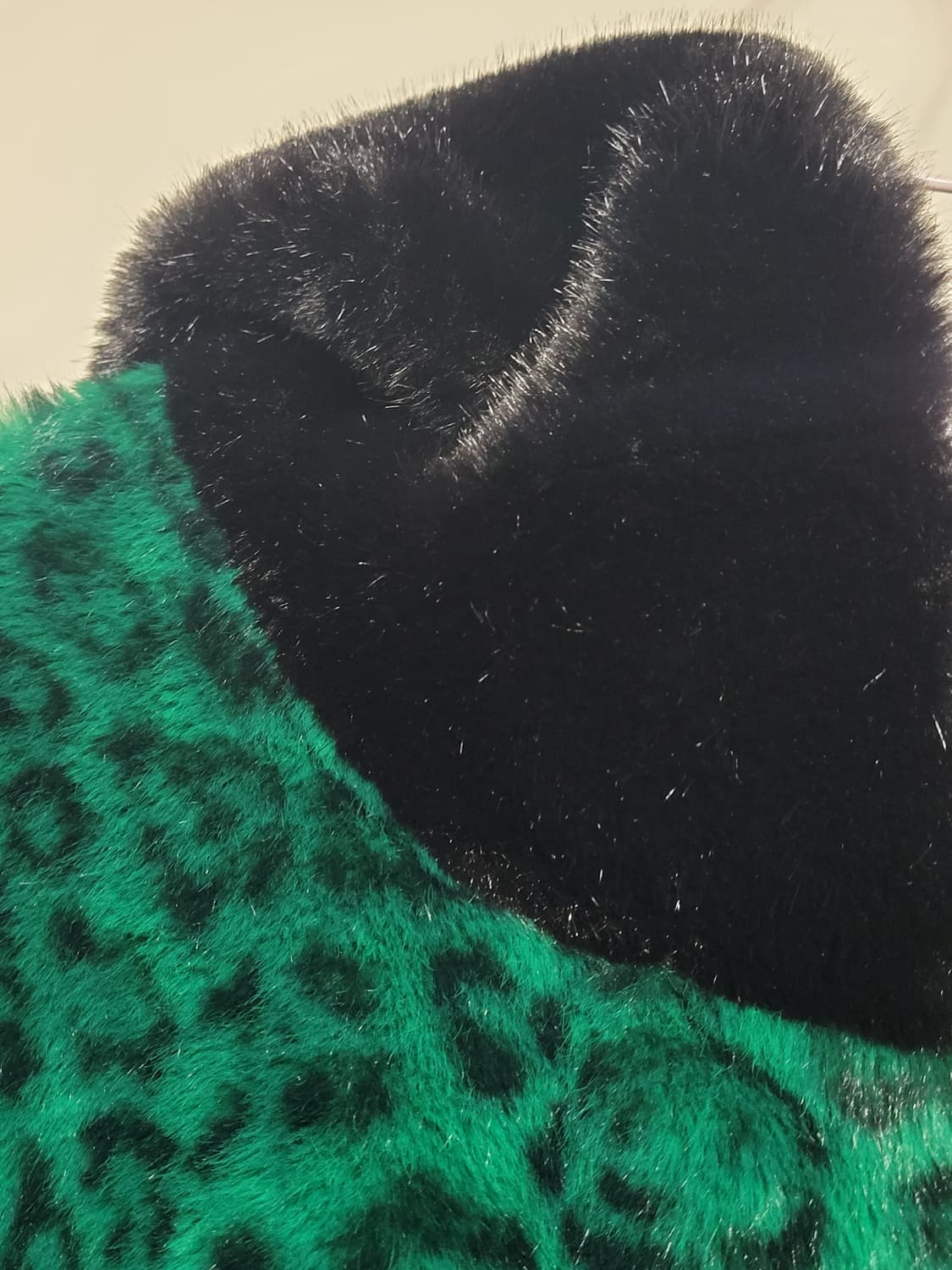 수입의류 에코밍크 후드 반팔집업 상품이미지4