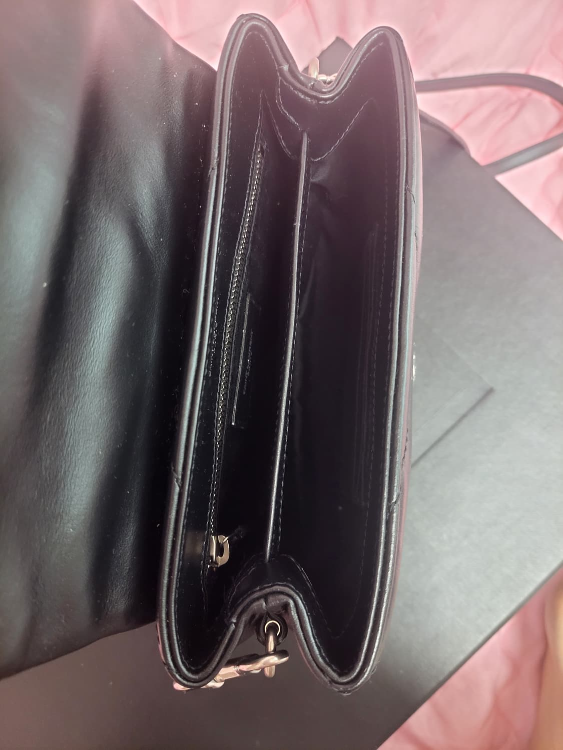 정품)급처상태좋음!생로랑 토이 루루백 블랙 YSL마틀라쎄은장 가방크로스백 상품이미지4