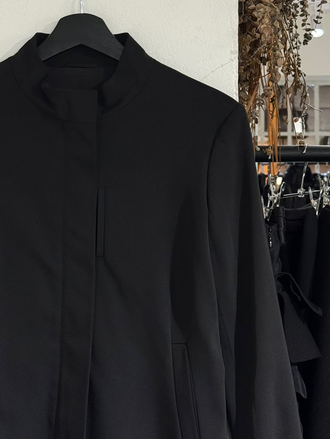 질샌더 블랙 하이넥 히든 버튼 미니멀 자켓 상품이미지3