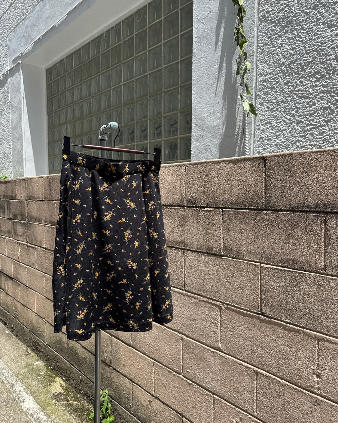 VINTAGE BLACK FLORAL MINI SKIRT 상품이미지1