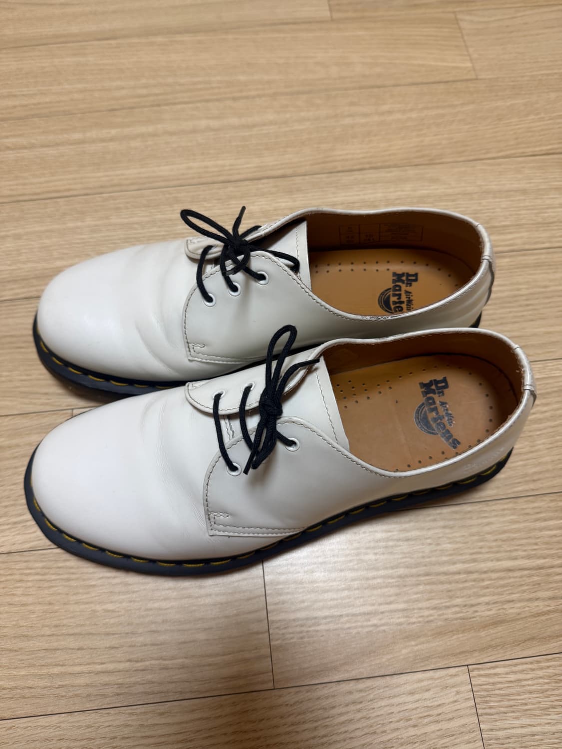 uk8,270) 129,000원 닥터마틴 1461 스무스 화이트 3홀  상품이미지4