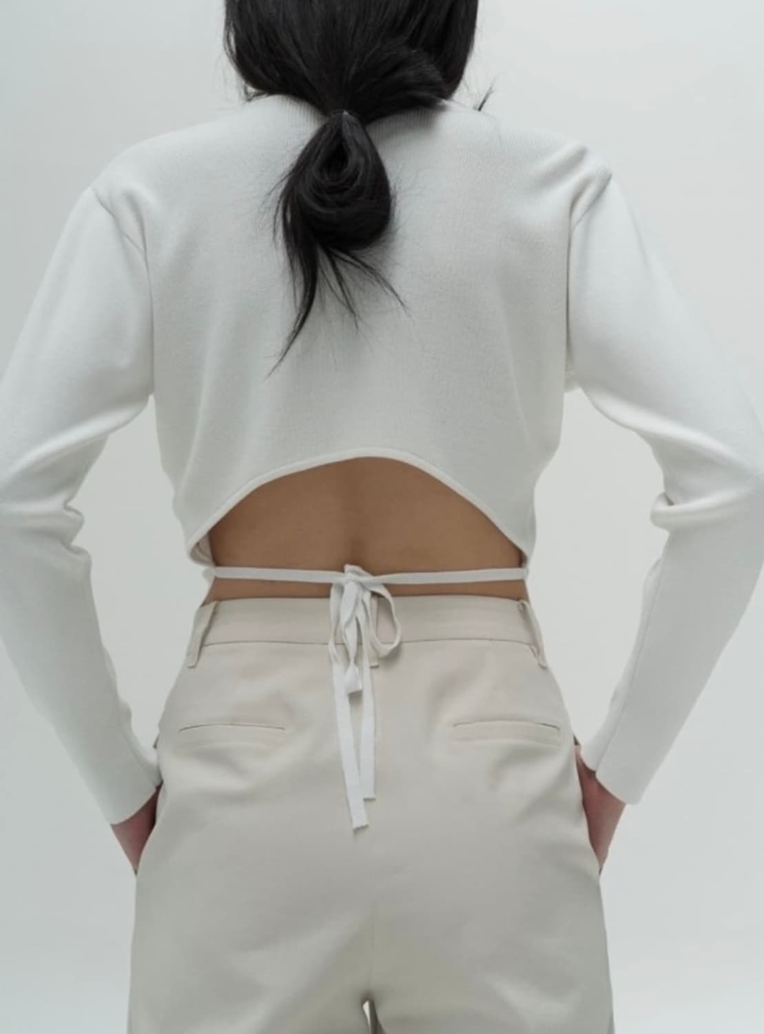 아모멘토 BACK CUTOUT CARDIGAN 상품이미지2