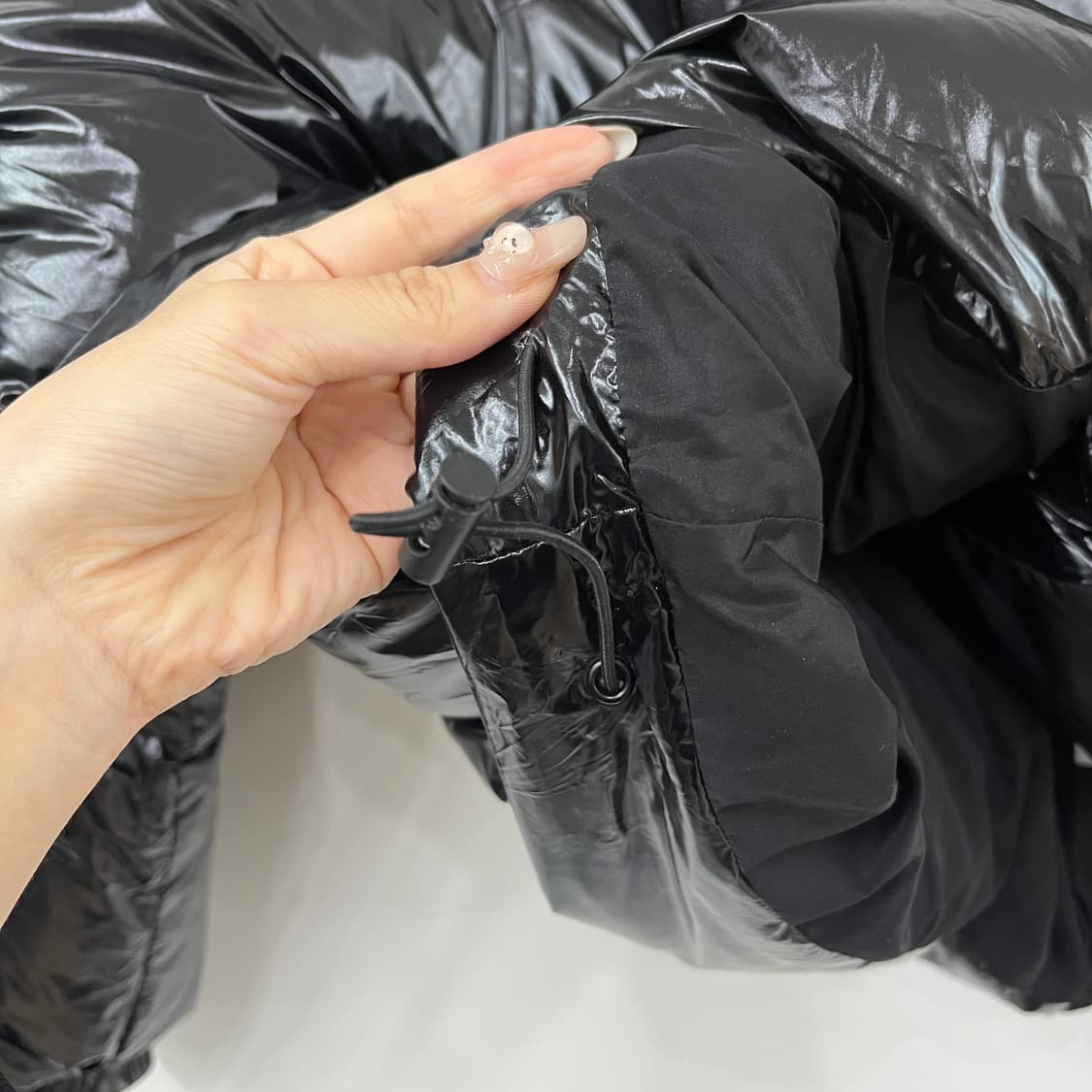 노매뉴얼 LUKE 덕다운 글로시 블랙 패딩 상품이미지7