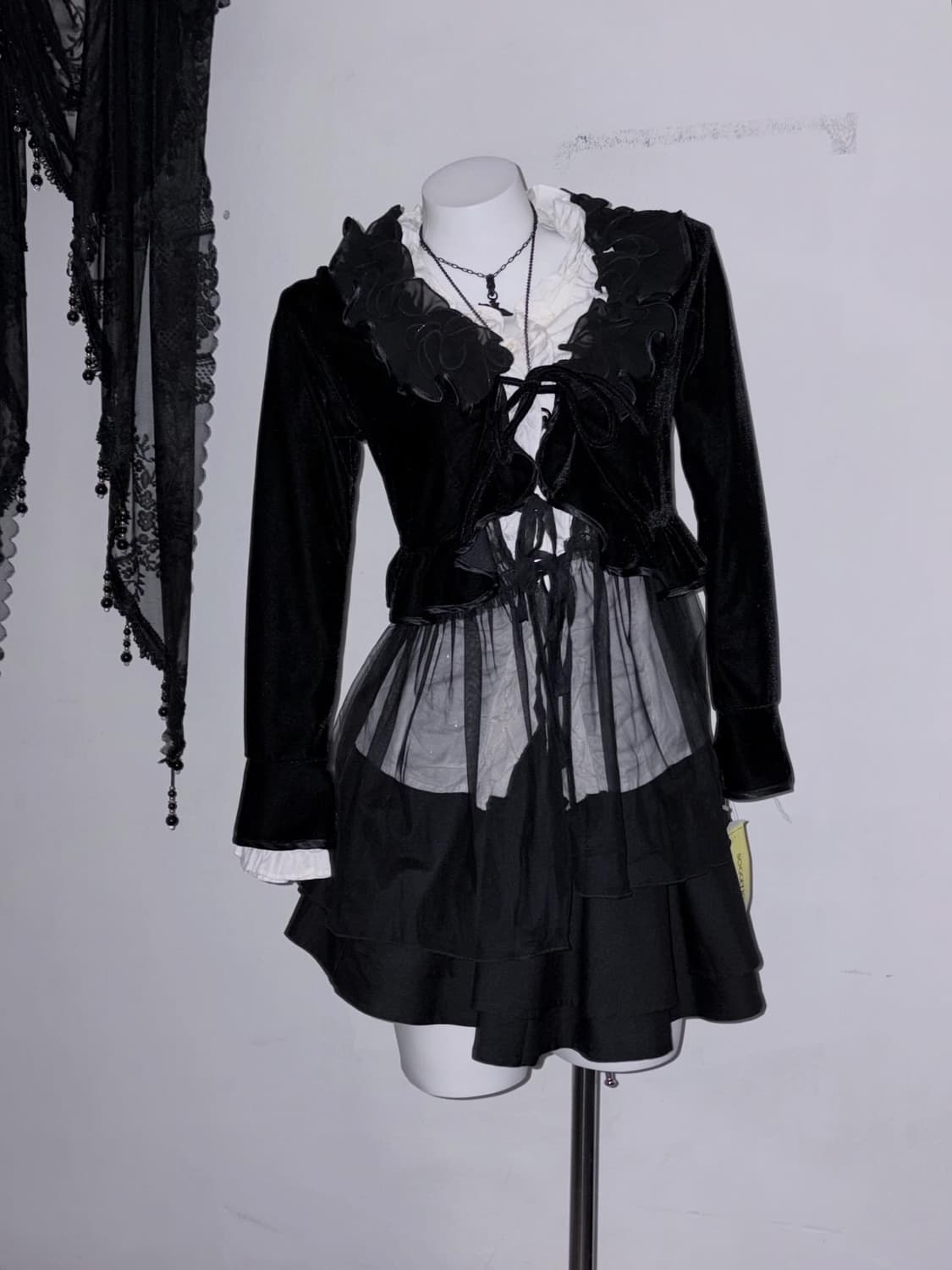 다크로맨틱 고스 코디세트 4피스 - 프릴, 시스루, 코르셋, 벨벳 상품이미지2