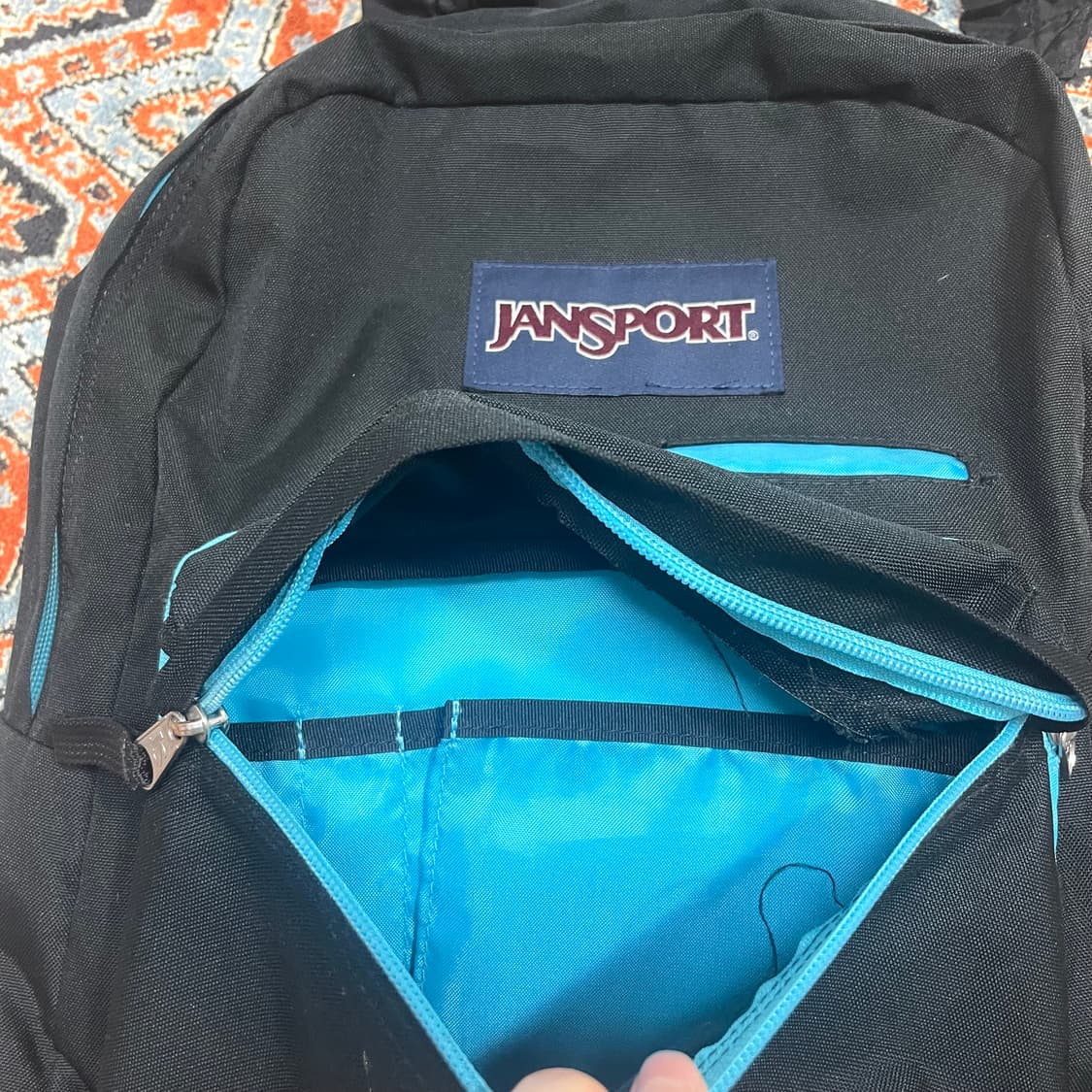 잔스포츠 블루 디테일 블랙 백팩 상품이미지3