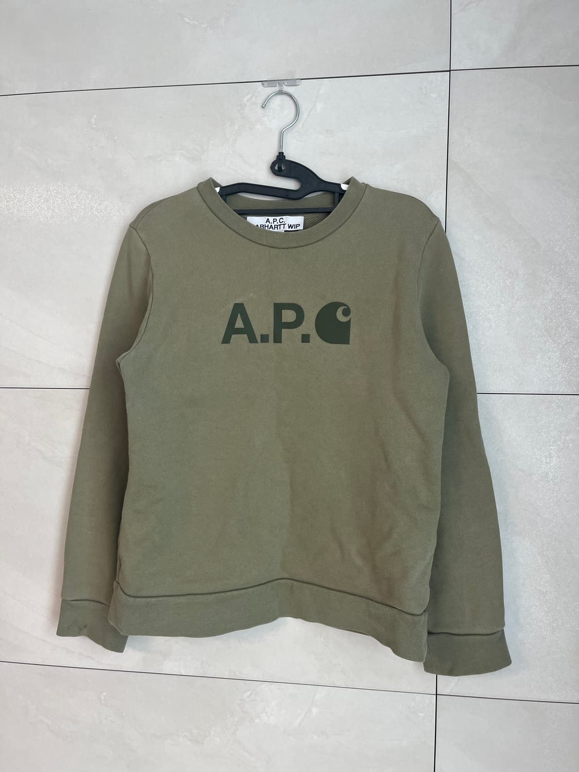 칼하트XA.P.C 콜라보 맨투맨 카키 [M] 상품이미지3