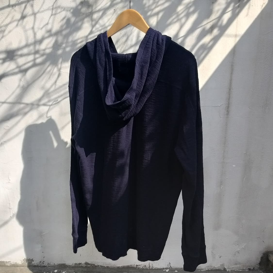 VINCE 네이비 후드티​ 상품이미지2