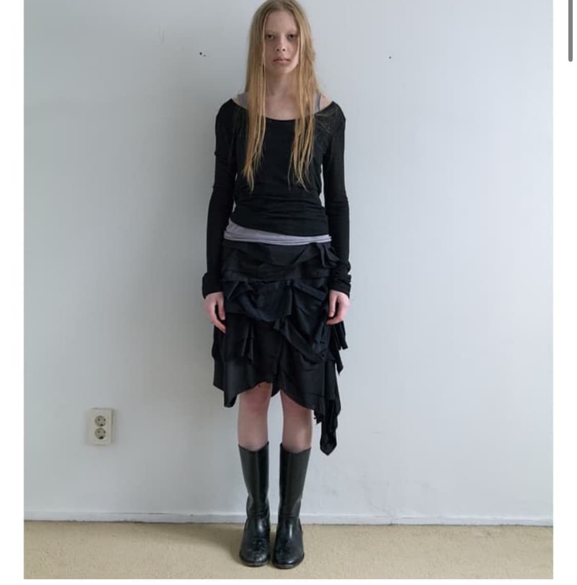 구해요)낫띵에브리띵 러플 미디스커트 블랙 상품이미지1