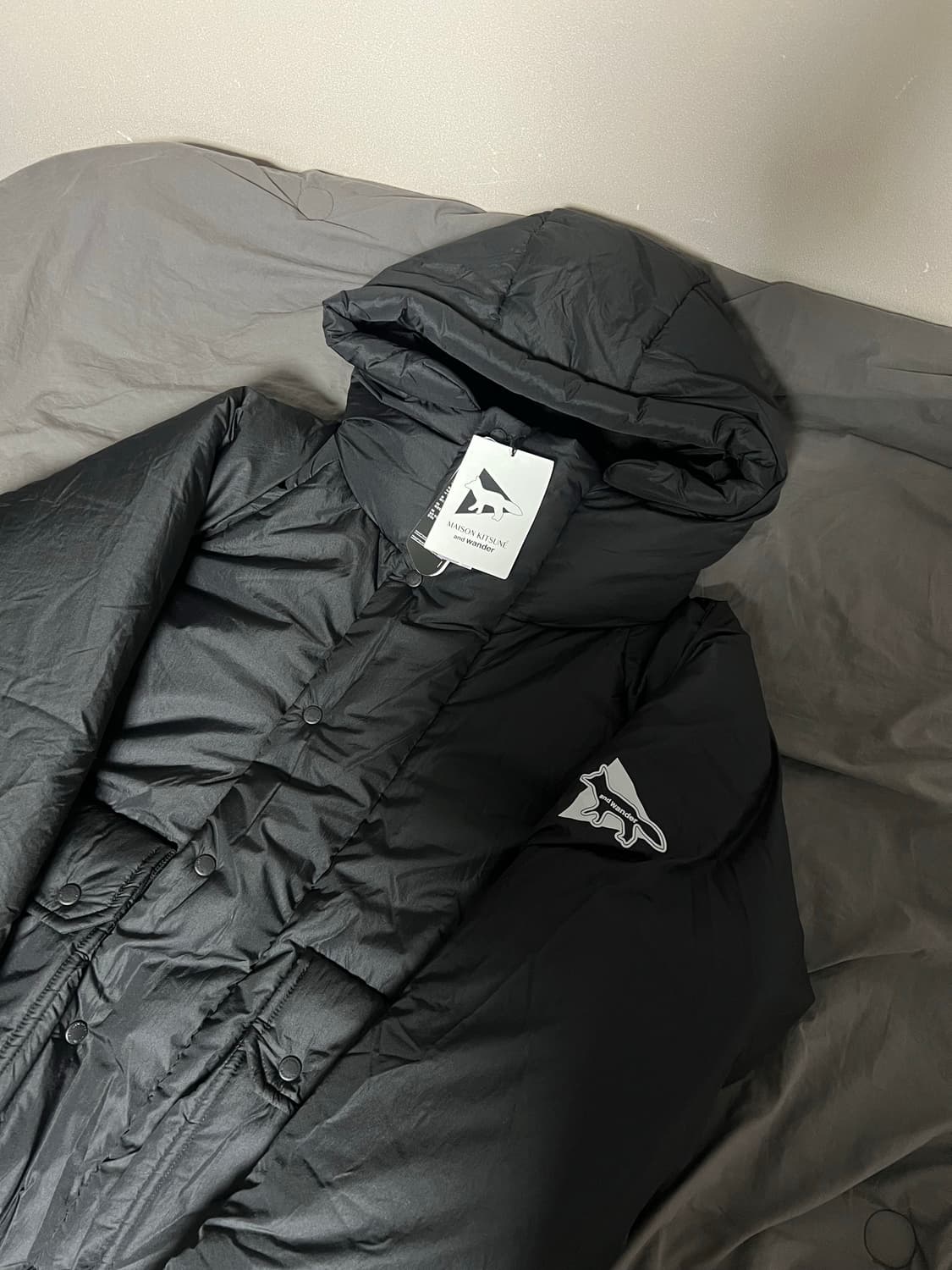 (5) 앤드원더 메종키츠네 콜라보 패딩 블랙 새상품 희귀매물 상품이미지2