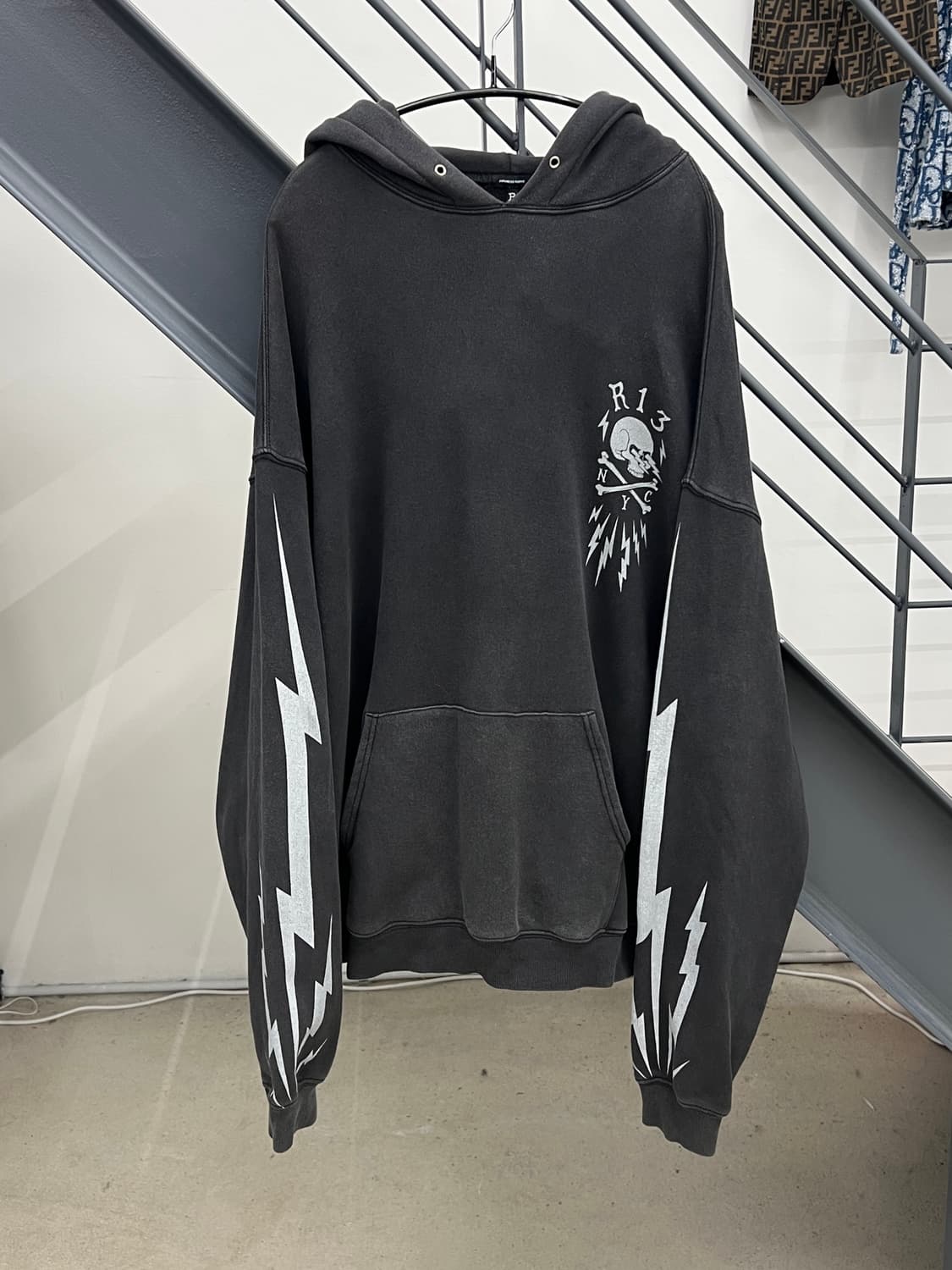 R13 알써틴 오버사이즈 스컬 볼트 후드티셔츠 상품이미지1