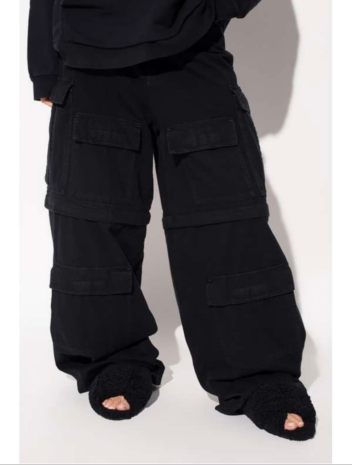 [29] 발렌시아가 21AW 재패니즈 데님 카고팬츠 블랙 상품이미지1