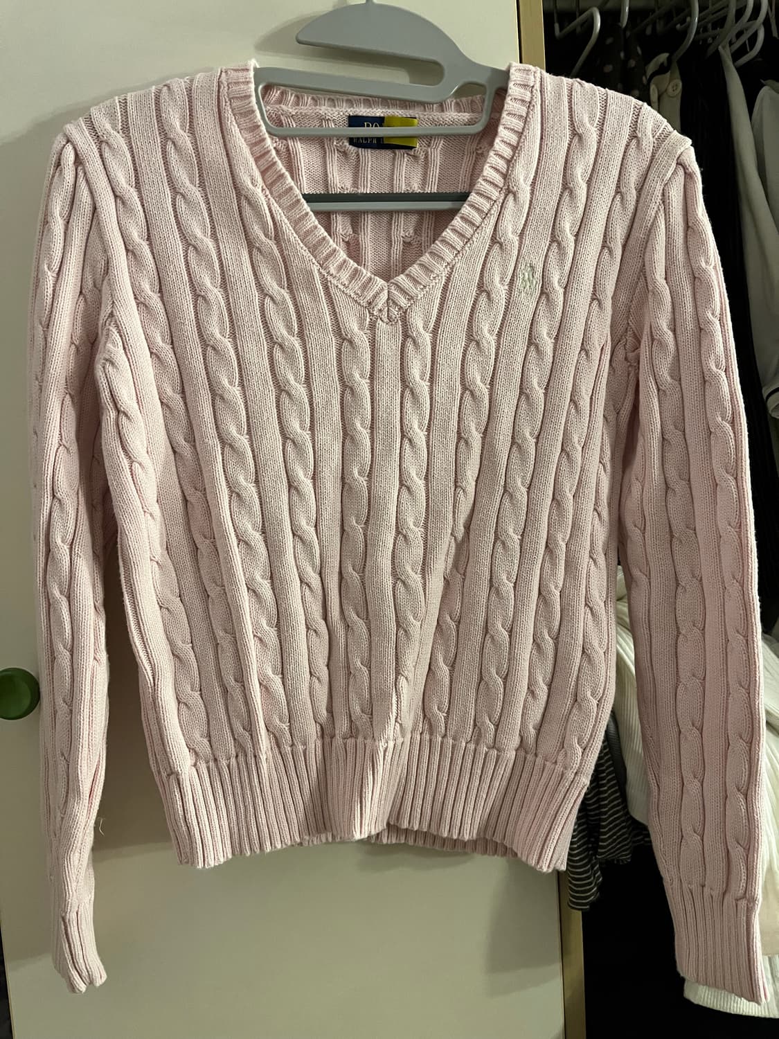 폴로 연핑크 브이넥 니트 상품이미지1