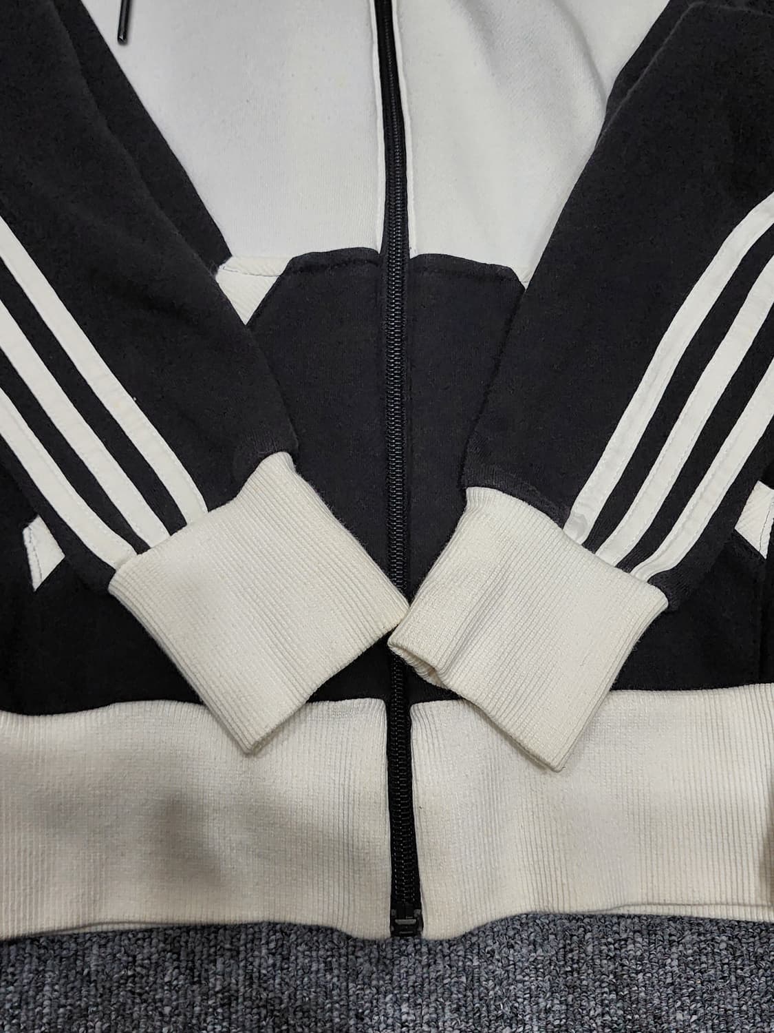 아디다스 빈티지 실버로고 블랙 아이보리 후드집업 85 상품이미지6
